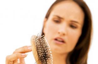 Caída de cabello estacional: entre el mito y la realidad