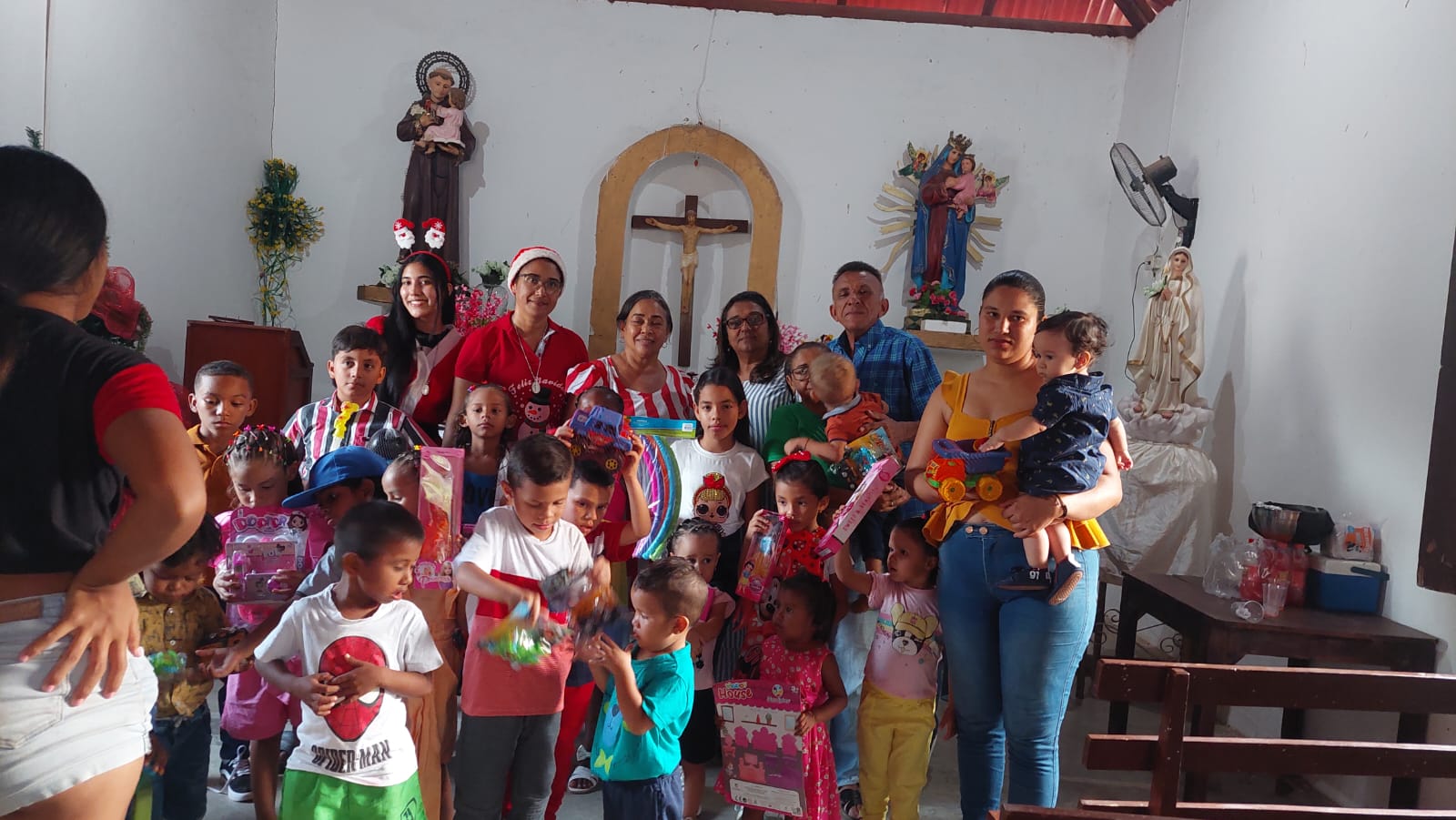  El Consejo Comunitario Zenobia Orozco Crespo dio regalos de navidad a los niños en Zambrano