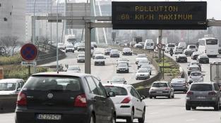 París prohíbe circular a los coches con matrícula par por la polución