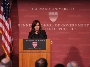 Los mejores tweets luego del discurso de CFK en Harvard  #CFKdontLieToHarvard #PreguntasDeHarvard