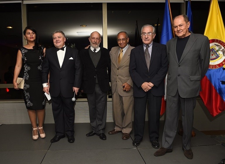  Conmemoran el Día Nacional de Chequia con galardón para directores de cine colombiano 