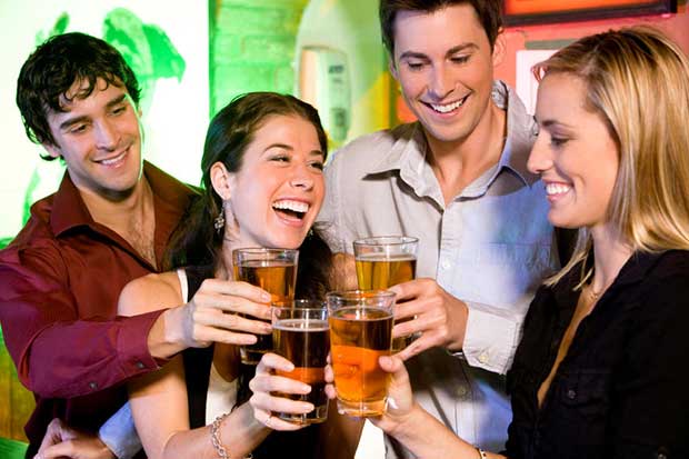 Estudio sugiere que la gente que NO bebe alcohol tiene más probabilidades de morir joven