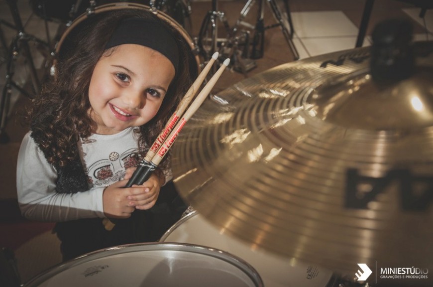 Esta niña de 5 años tiene un talento increíble para la batería