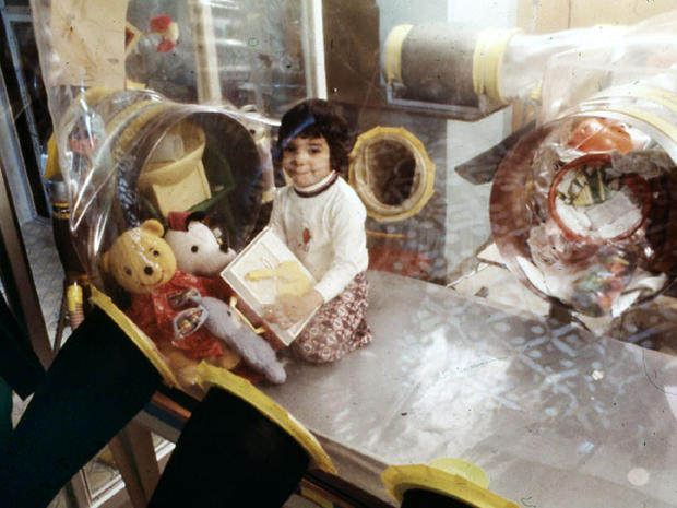 La historia de David Vetter, el niño que debía vivir dentro de una burbuja 