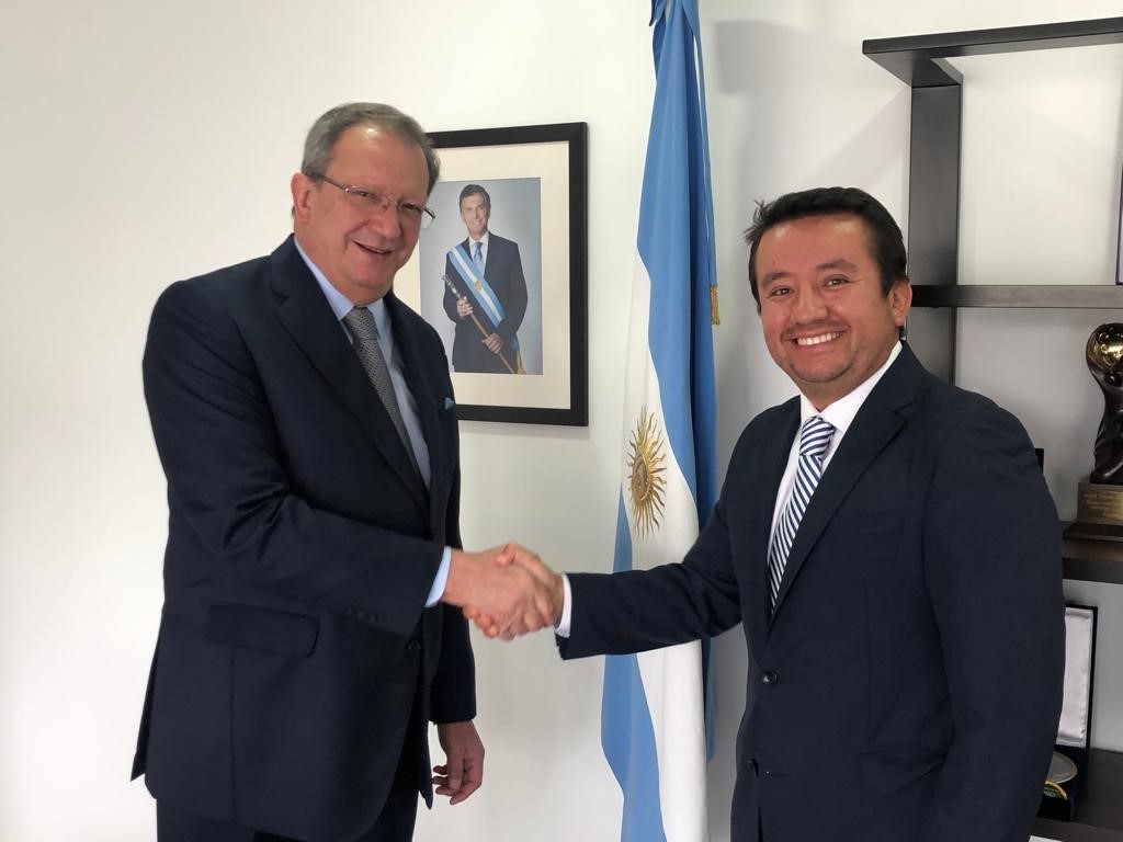 Embajador Argentino da la bienvenida a nueva compañía del país austral en Colombia