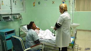La exportación cubana más polémica: los médicos