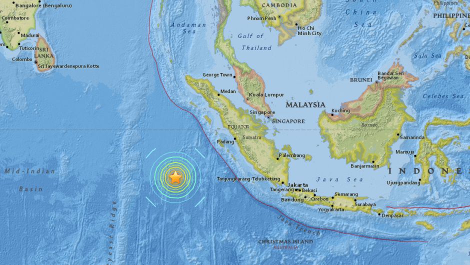 Terremoto de 7,9 sacude la costa de Indonesia