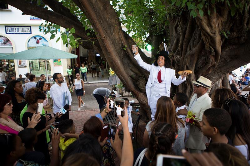 Casamiento masivo con árboles en Argentina a favor del medio ambiente