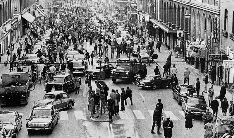 El día en que Suecia pasó de conducir por la izquierda a la circulación por la derecha