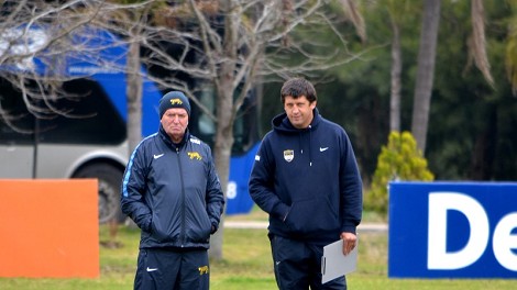 El ex entrenador de Nueva Zelanda ya se sumó al trabajo con Los Pumas