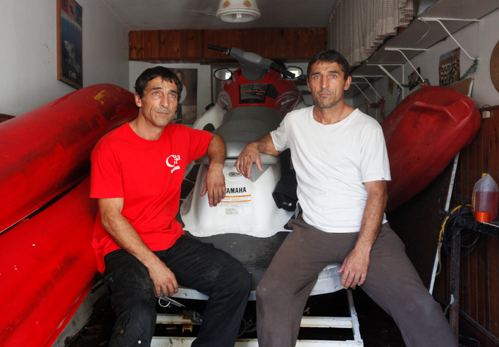 Héroes: con un jet ski y canoas, salieron al rescate en la tragedia