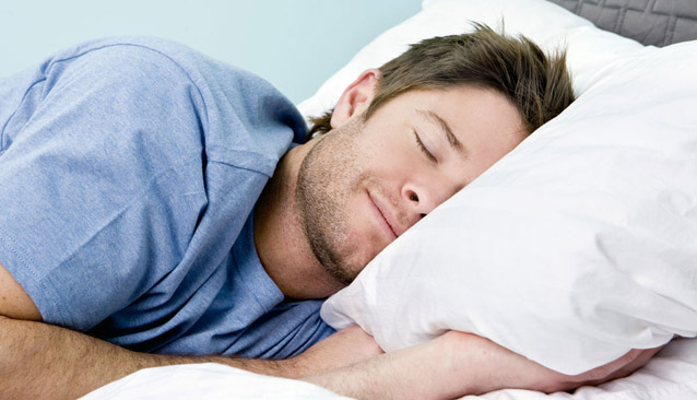 Los beneficios de dormir del lado izquierdo