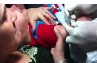 una madre forzó a su hijo de tres años a tatuarse a pesar de que el nene no paraba de llorar
