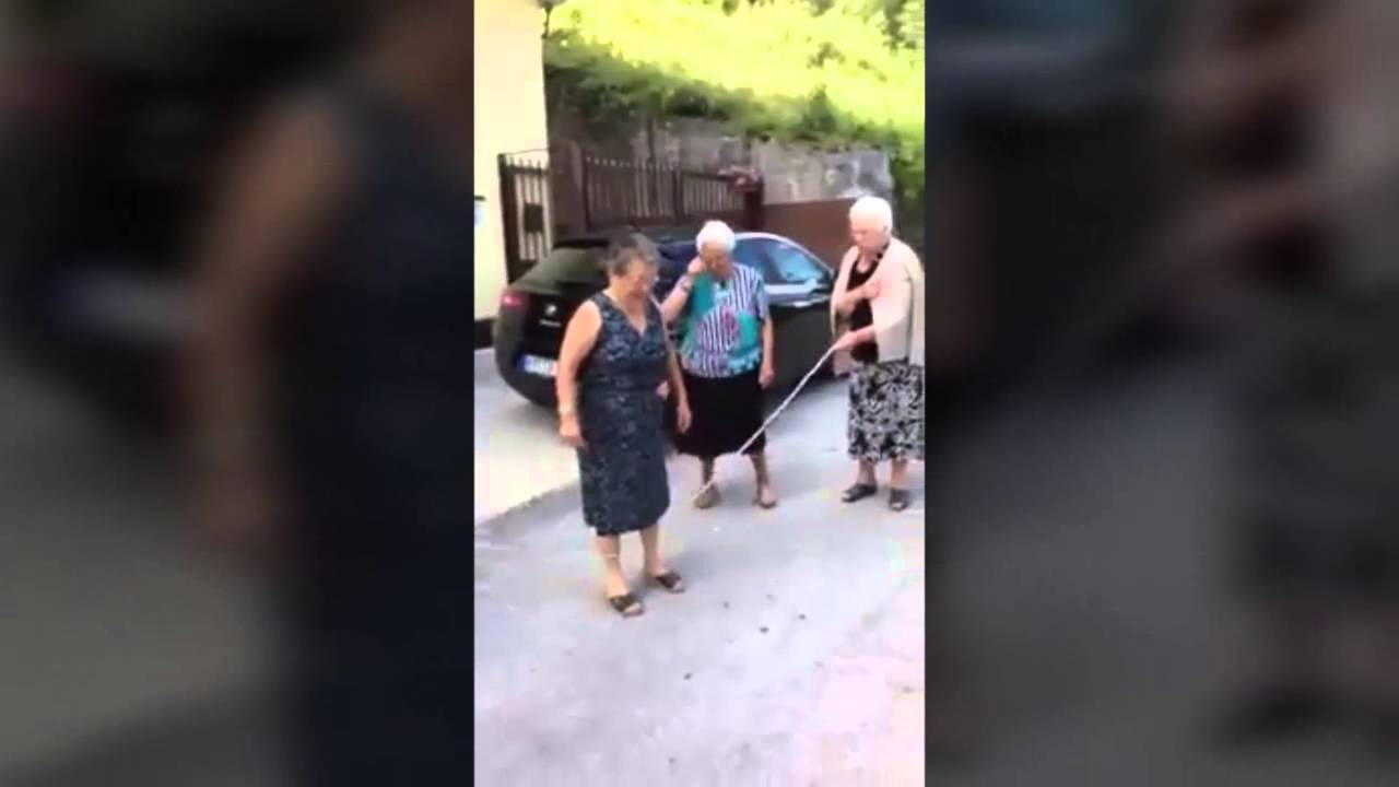 Esta abuelita demuestra que nunca es tarde para divertirse