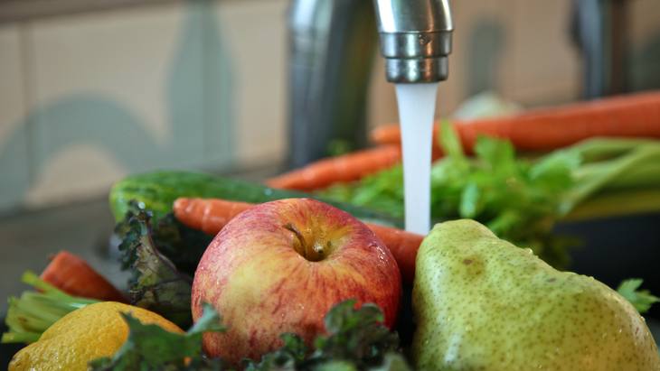 Elimina los pesticidas de las frutas y verduras con este sencillo truco
