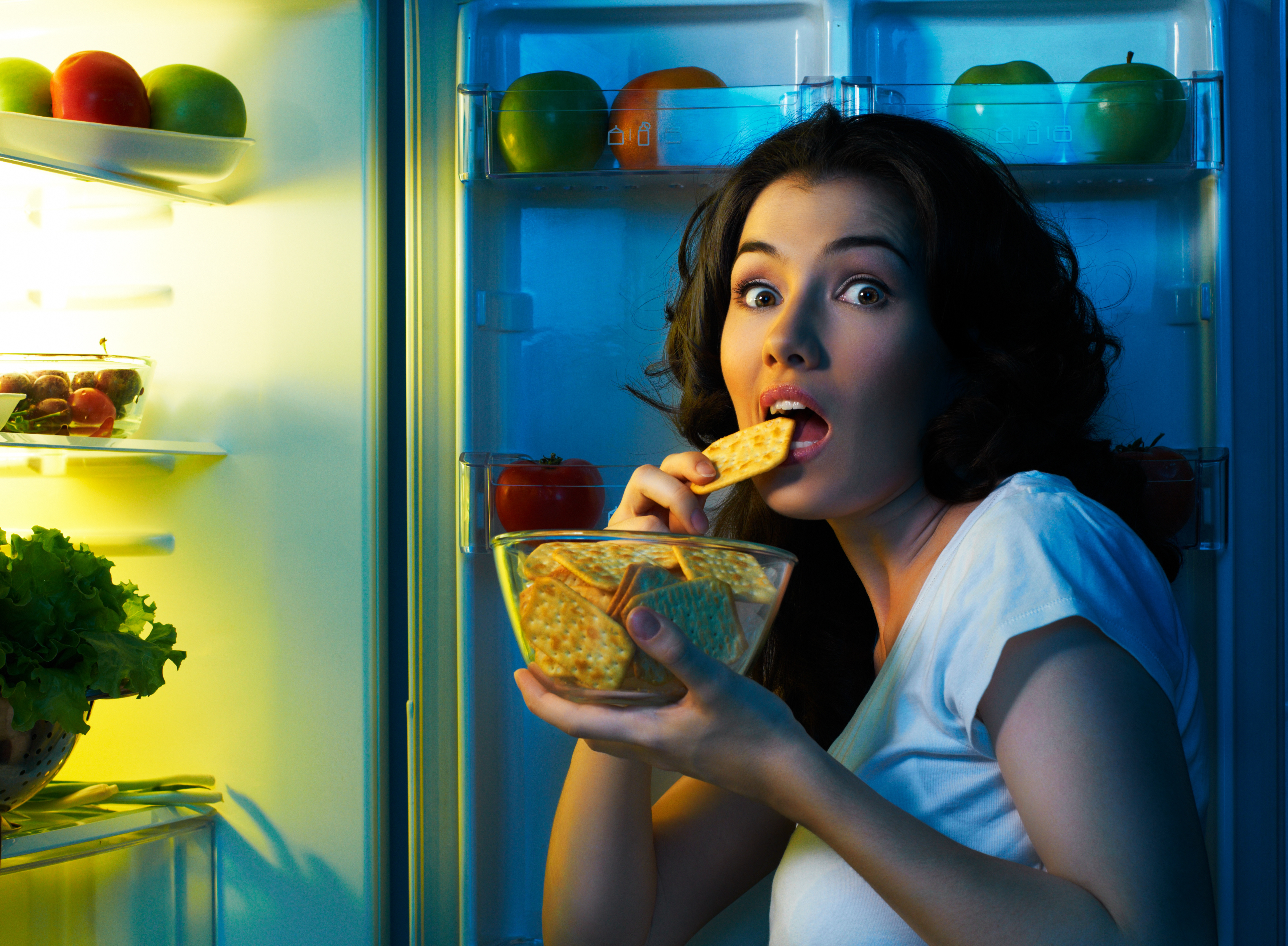 Here   s how to ditch your late night snacking habit