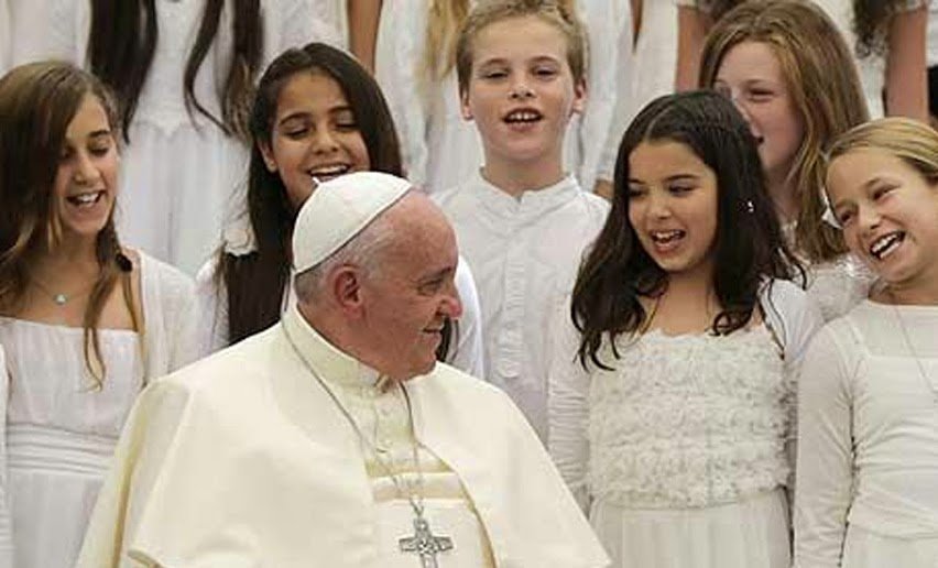 El hermoso coro de niños que despidió al Papa Francisco