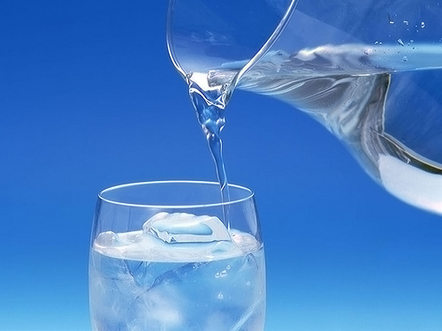 Tomar agua fría después de comer puede causar la muerte