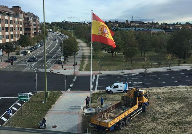 Cómico se enfrenta 4 años de cárcel por usar la bandera española para sonarse la nariz