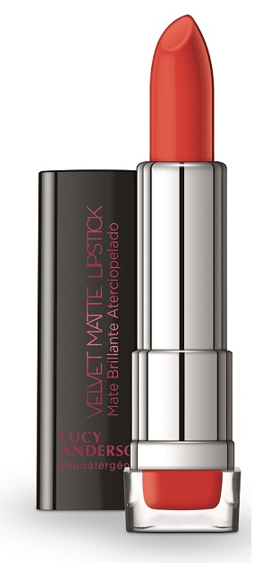 Labios irresistibles en verano con el nuevo Velvet Matte Lipstick de Lucy Anderson
