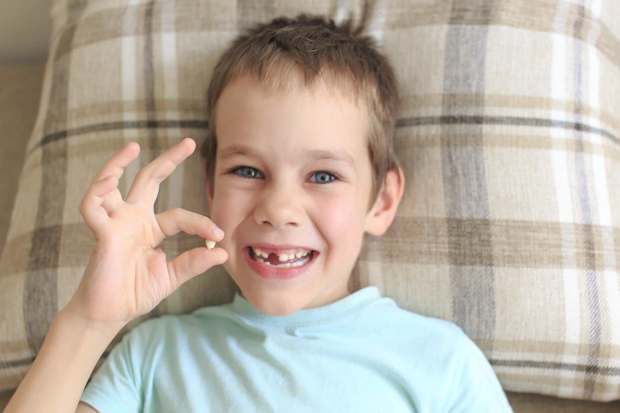 ¿Por qué es importante guardar los dientes de leche de tu pequeño?