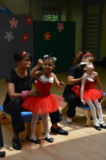 Bailarinas con discapacidad sorprenden a sus madres en una emotiva presentación de baile