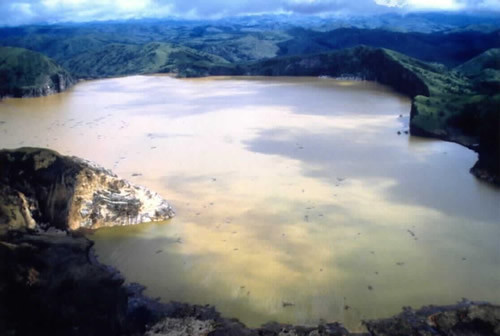 El lago que explotó y mató a 1.700 personas 