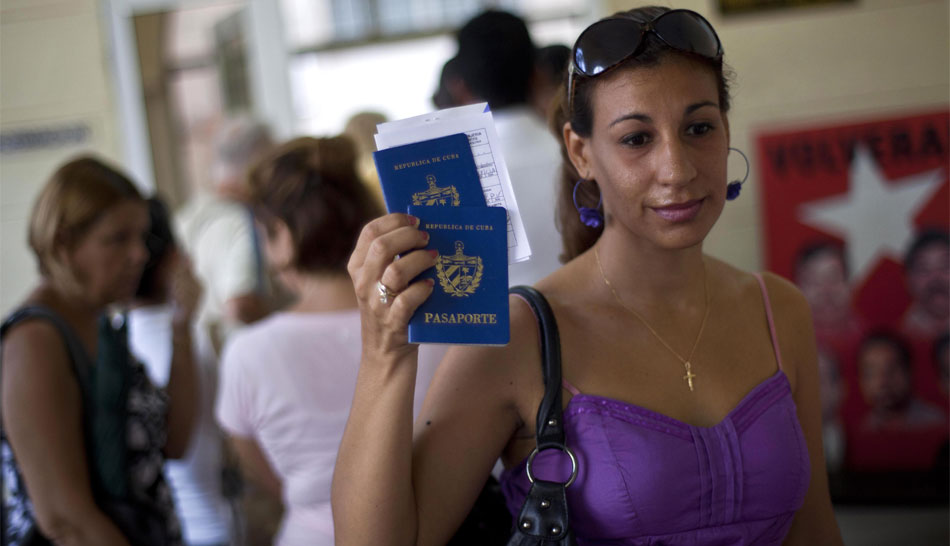 Desde hoy los cubanos no necesitan permiso del Gobierno para salir del país